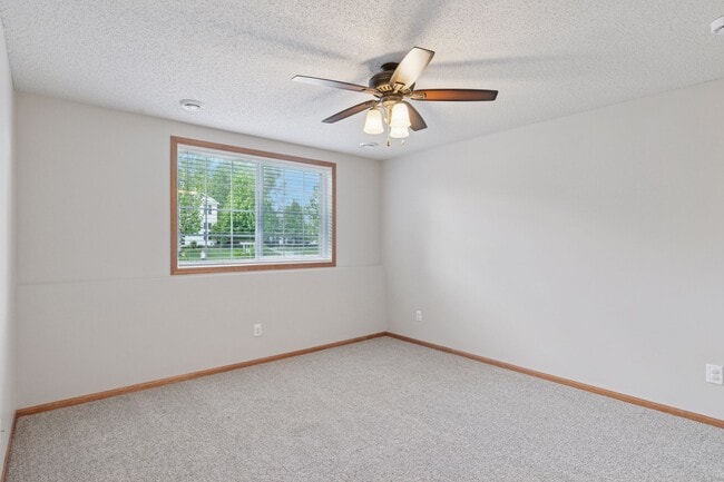 Building Photo - 15130 Fanning Dr N