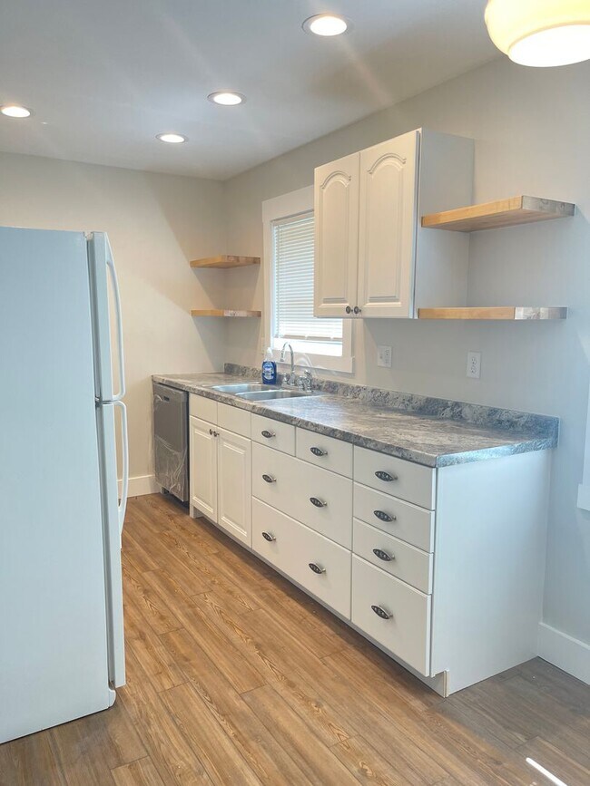 Building Photo - Adorable 3 bedroom 2 bath, great Candler l...