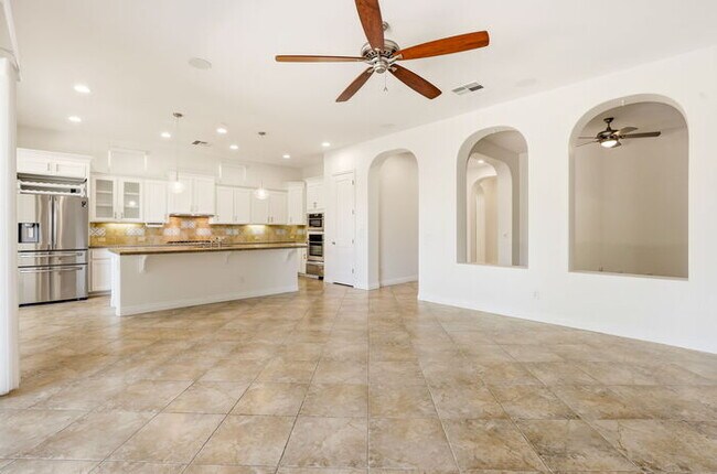 Building Photo - Encanterra Golf Community
