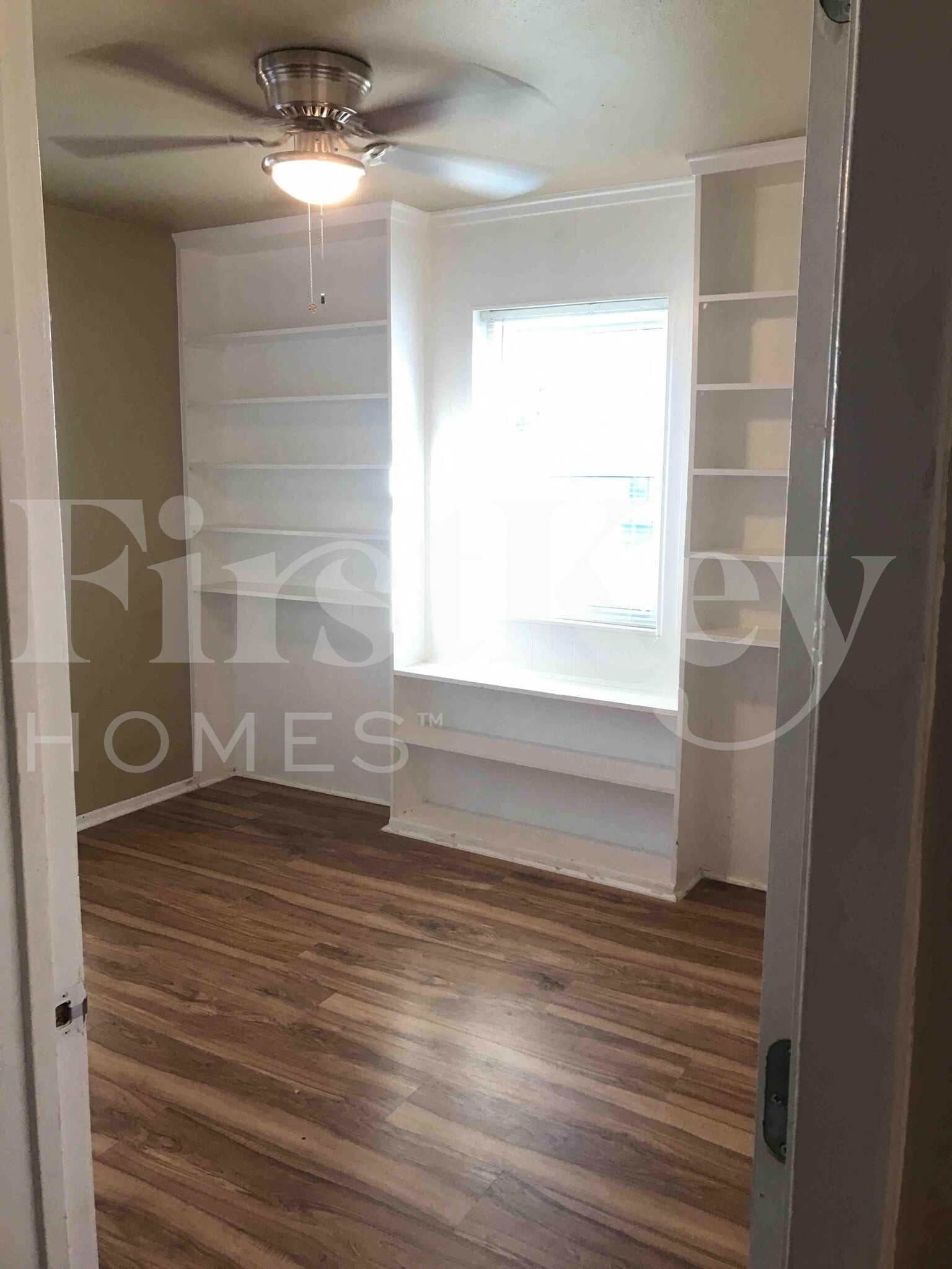 Building Photo - 701 E Mission St