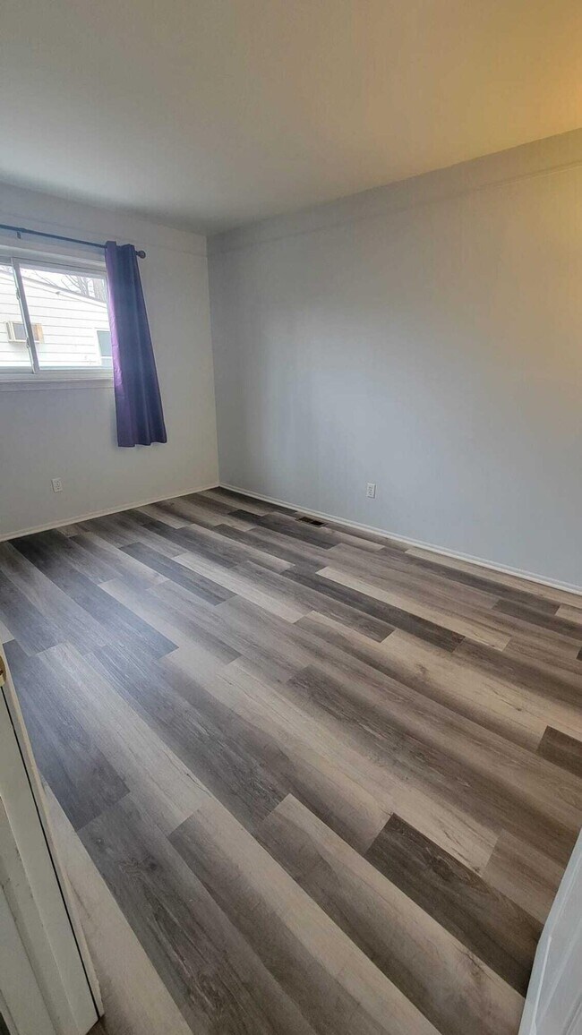 Building Photo - 655 Robinwood Dr