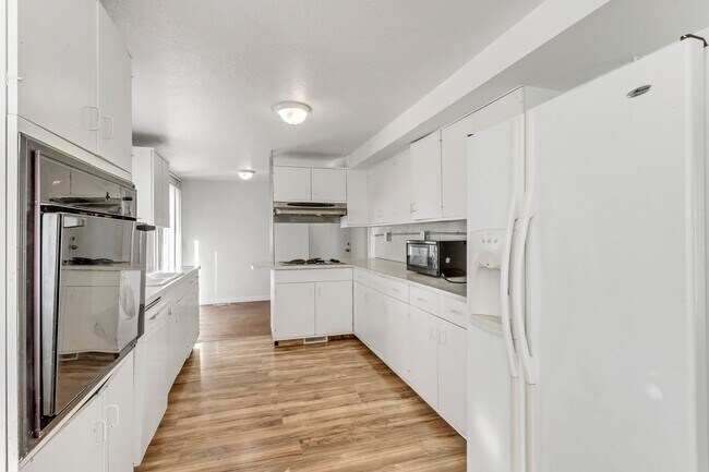 Building Photo - 13413 Minuteman Dr