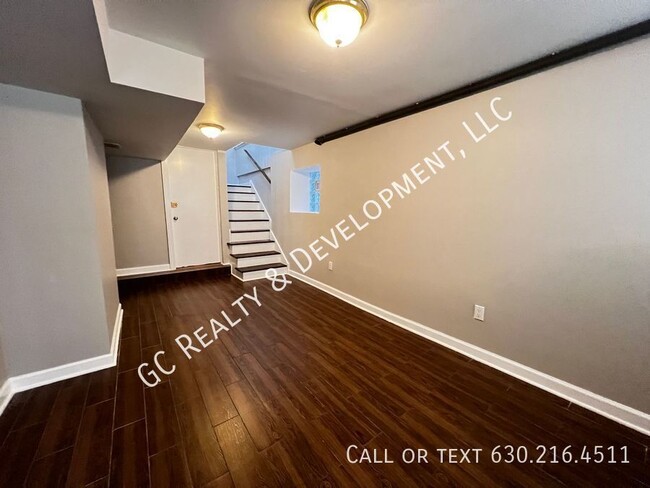 Building Photo - 1439 N Artesian Ave