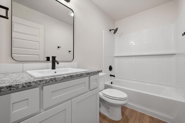 Building Photo - 2025 Cottonwood Ave