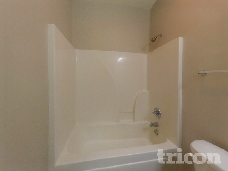 Building Photo - 118 Greenbank Dr