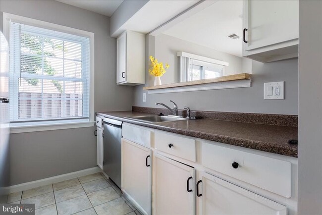 Building Photo - 9860 Hagel Cir