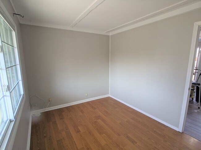 Building Photo - Spacious 3 bed 2 bath in Greenwood!