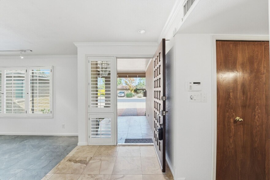 Building Photo - 2051 E Hermosa Dr