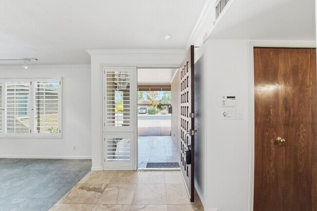 Building Photo - Welcome to this beautiful 4-bedroom, 3-bathroom home in Tempe Arizona!