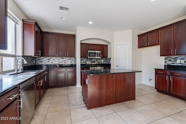 Building Photo - 2943 E Quiet Hollow Ln