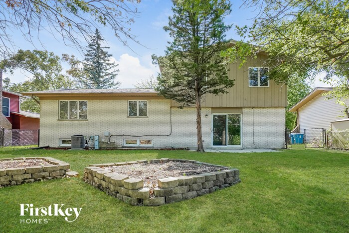 Building Photo - 5252 Arquilla Dr