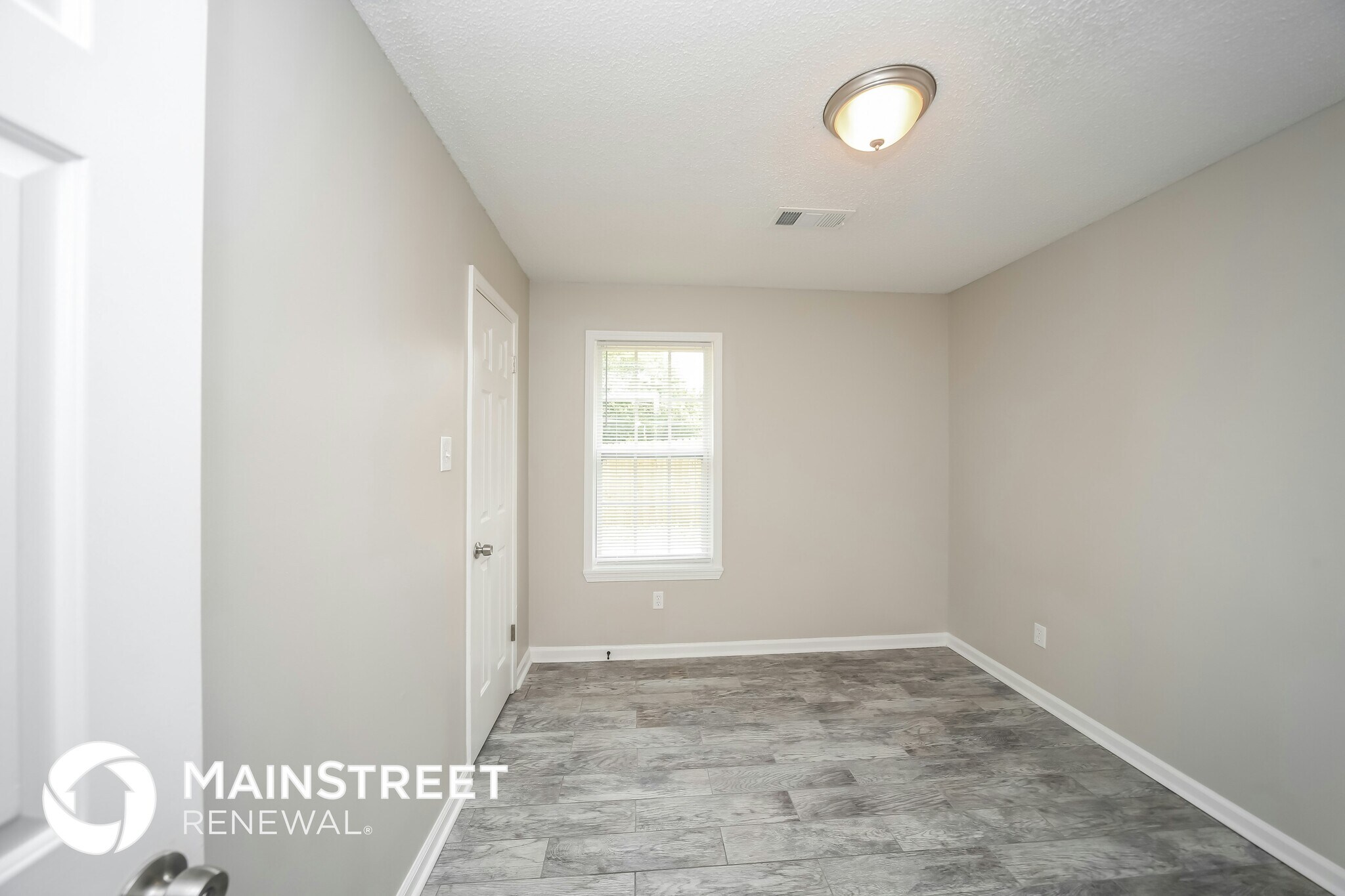 Building Photo - 6580 Silver Oak Cove