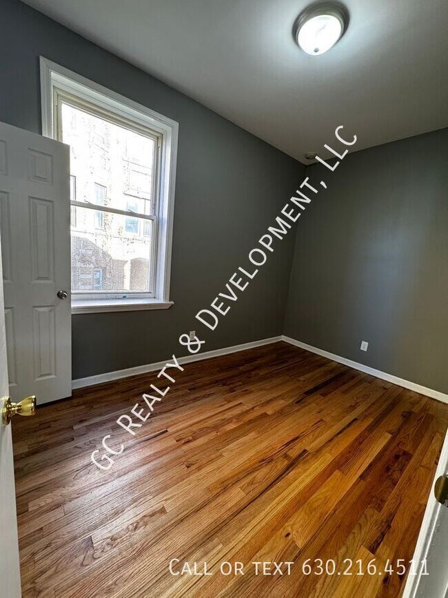 Building Photo - 11347 S King Dr