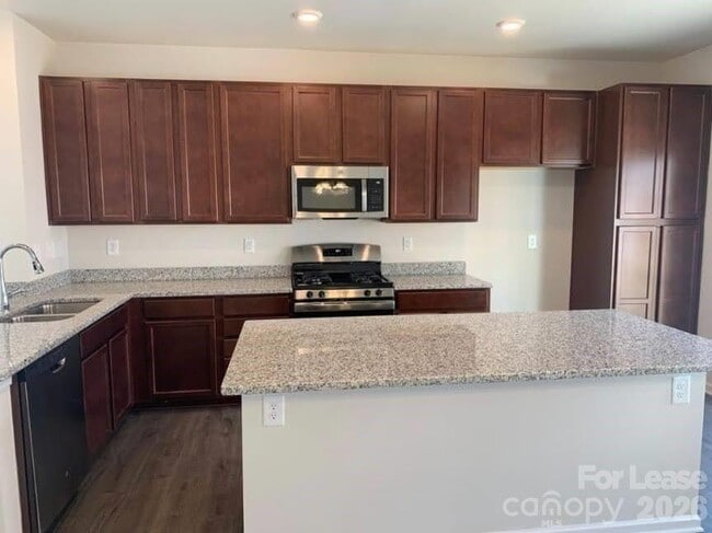 Building Photo - 9303 Grand Valley Dr