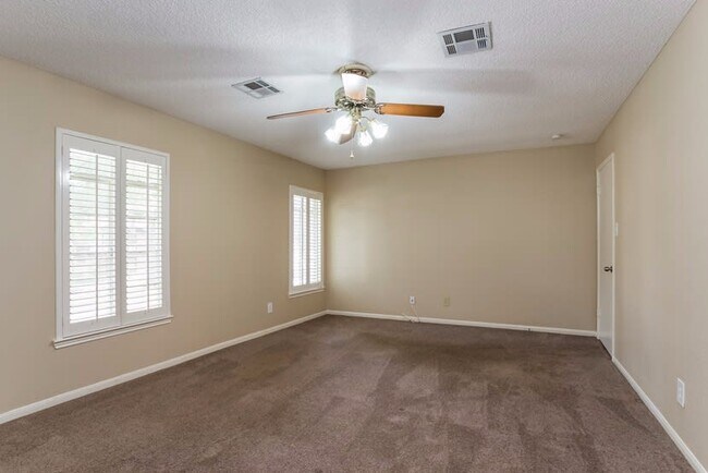 Building Photo - 3822 Stillview Dr