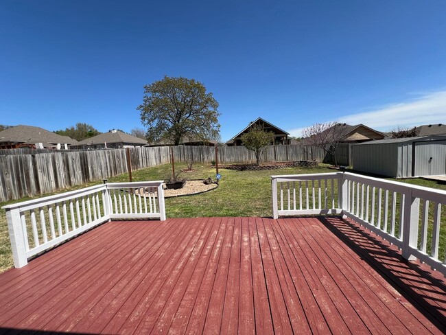 Building Photo - 3 Bed 2 Bath House Right down the road from Northridge Middle School.