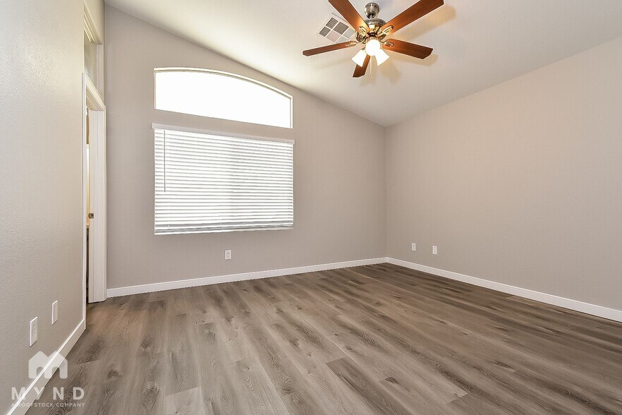 Building Photo - 8116 Dinsmore Dr