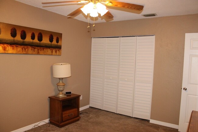 Building Photo - 2 Bedroom  Condo For Rent