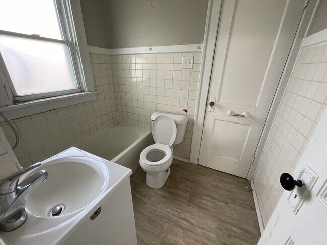 Building Photo - 2587 Titus Ave