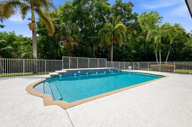 Building Photo - 8717 Estate Dr
