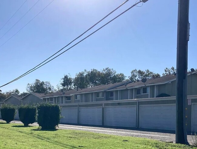 Building Photo - 509 E Park Ave