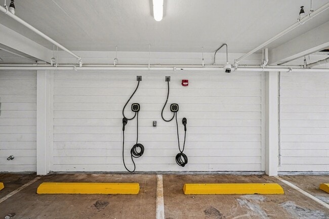 Building Photo - 2217 N Fitzhugh Ave