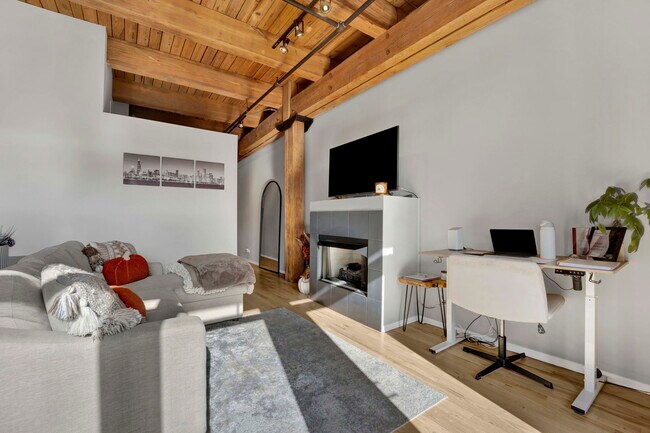 Building Photo - 625 W Jackson Blvd