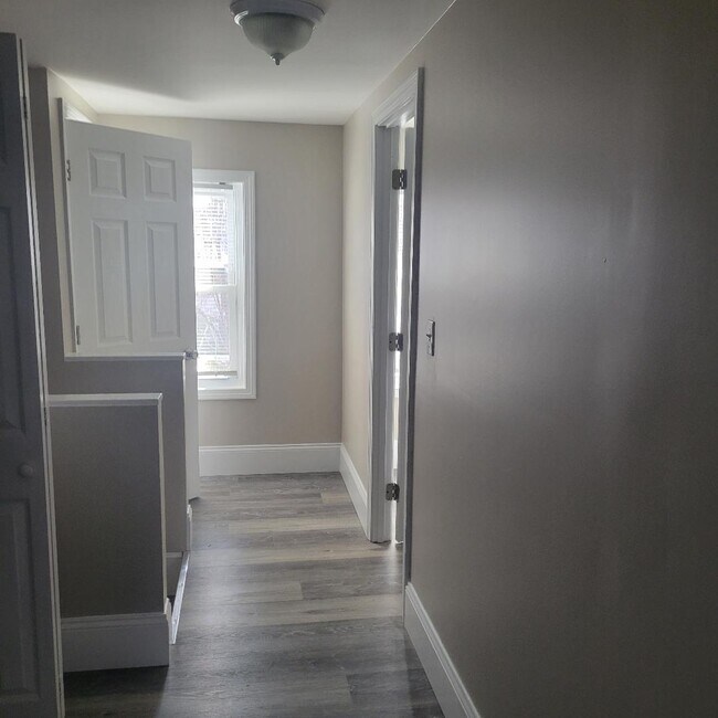 Building Photo - 133 Bath St