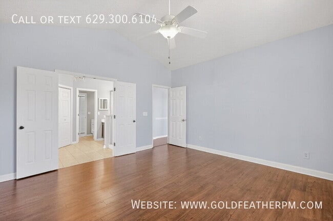 Building Photo - 905 Split Oak Dr