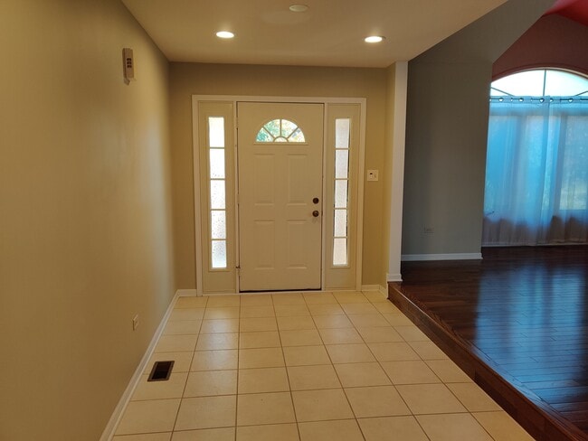 Building Photo - 7810 Brookside Glen Dr