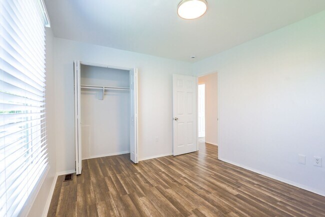 Building Photo - Amazing 3 BR/1.5 BA Townhome in Landover!