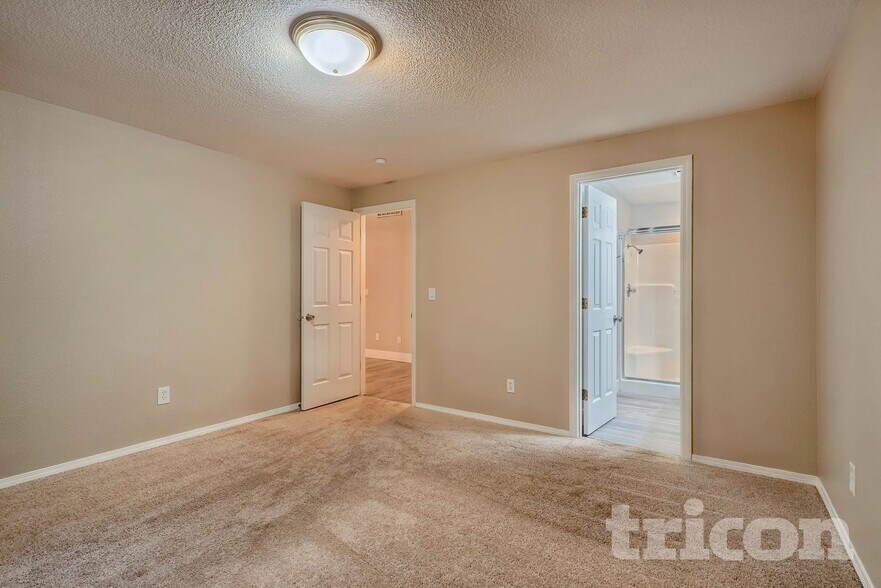 Building Photo - 13806 NE 47th St