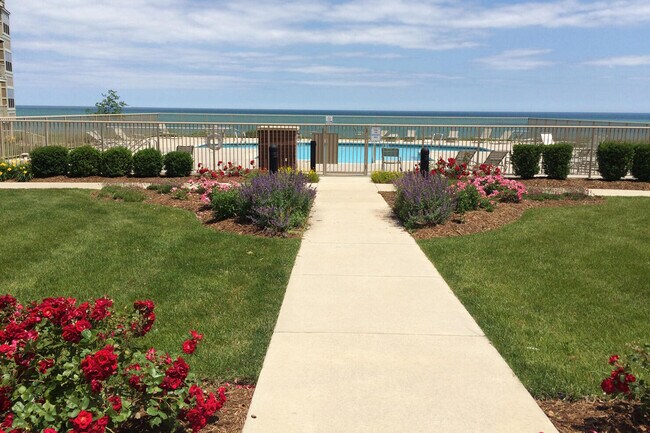 Building Photo - 4120 S Lake Dr