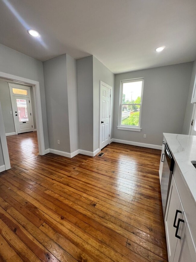 Building Photo - Fully Renovated 4 Bedroom, 2.5 Bath Home-Move In Ready