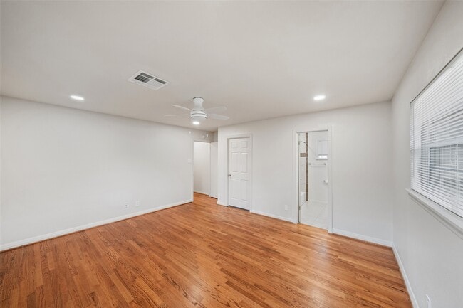 Building Photo - 10170 Hanka Dr