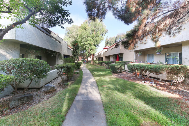 Building Photo - LOVELY AND SPACIOUS 2BR 2BA CONDO!!!