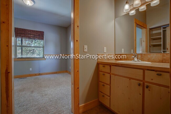 Building Photo - Beautiful Home On 10 Acres. Horse property