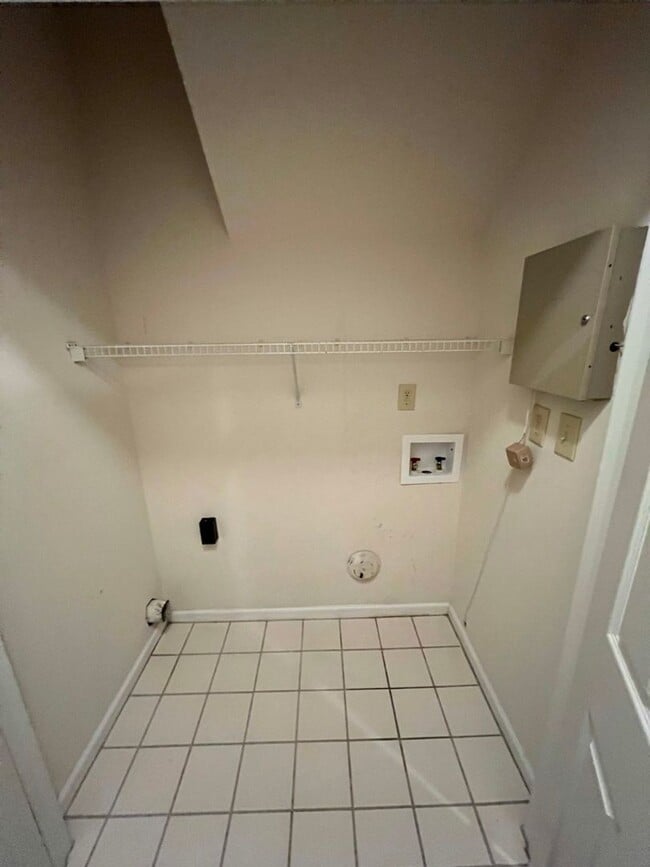 Building Photo - Townhome For Rent In Vestavia Hills!!! Ava...