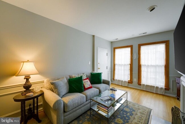 Building Photo - 226 3rd St NE