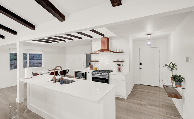 Building Photo - 7313 Cerro Negro Dr