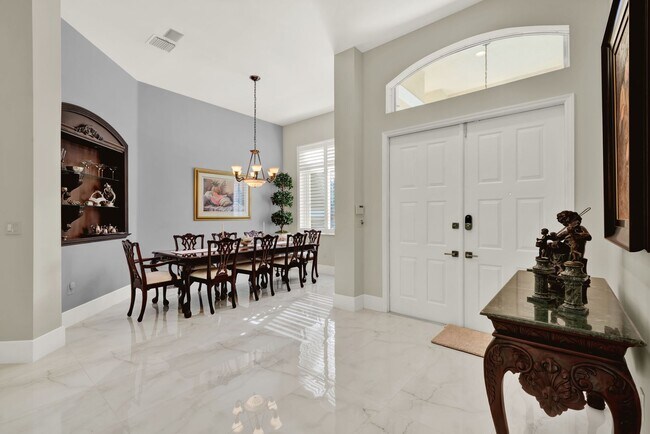 Building Photo - Elegant 4-Bedroom Pool Home in Exclusive G...