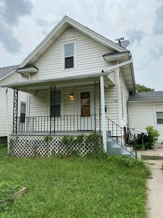 Building Photo - 740 Y St