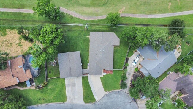 Building Photo - 2011 Halyard Dr
