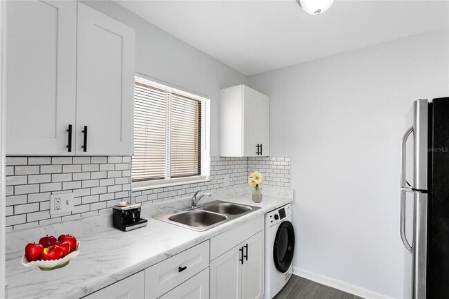 Building Photo - 2000 15th Ct NW