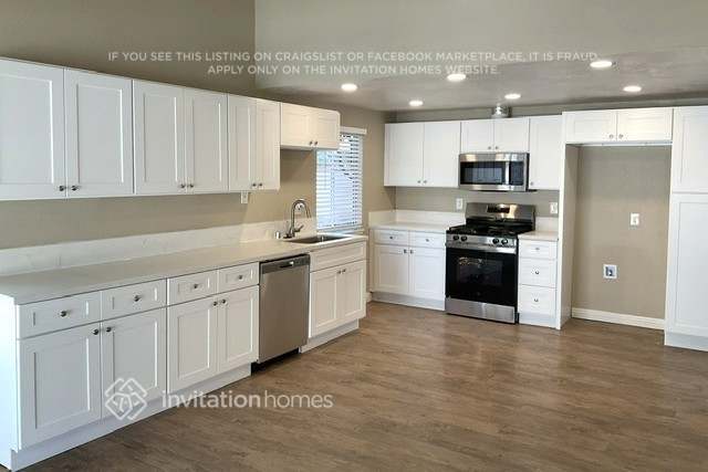 Building Photo - 2414 S Woodlark Dr