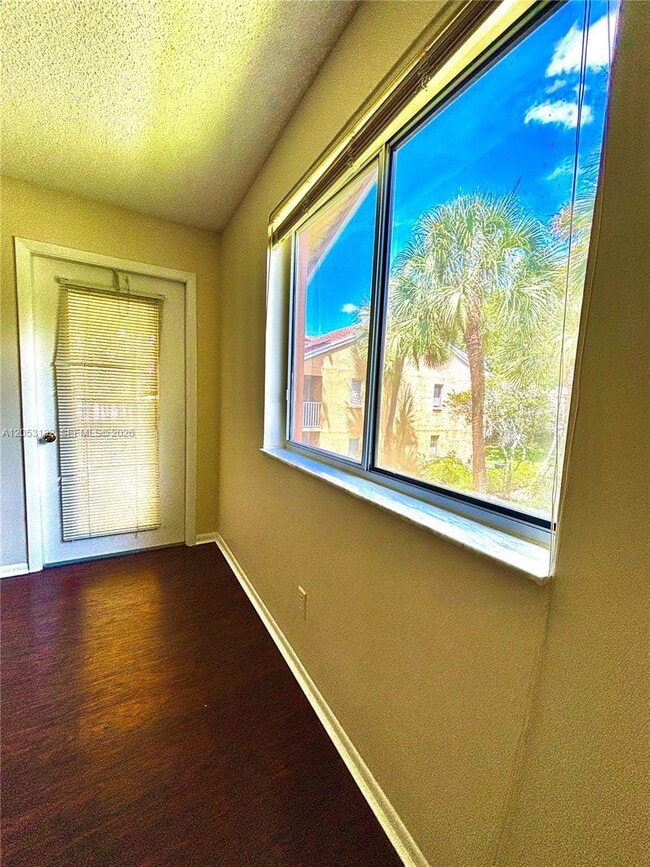 Building Photo - 1040 Coral Club Dr