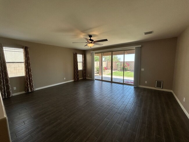 Building Photo - 14825 N 171st Dr