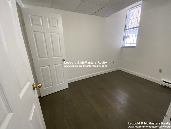 Building Photo - 98 Queensberry St