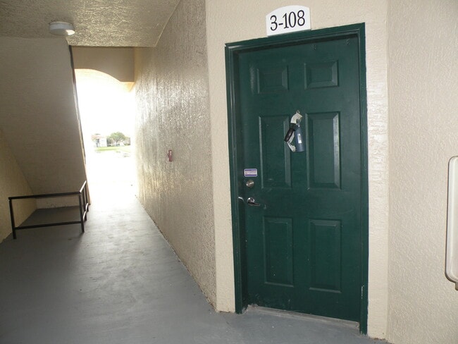 Building Photo - 15025 Michelangelo Blvd