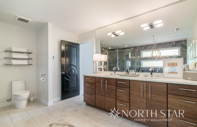 Building Photo - Stunning Modern Luxury in Southwest Hills